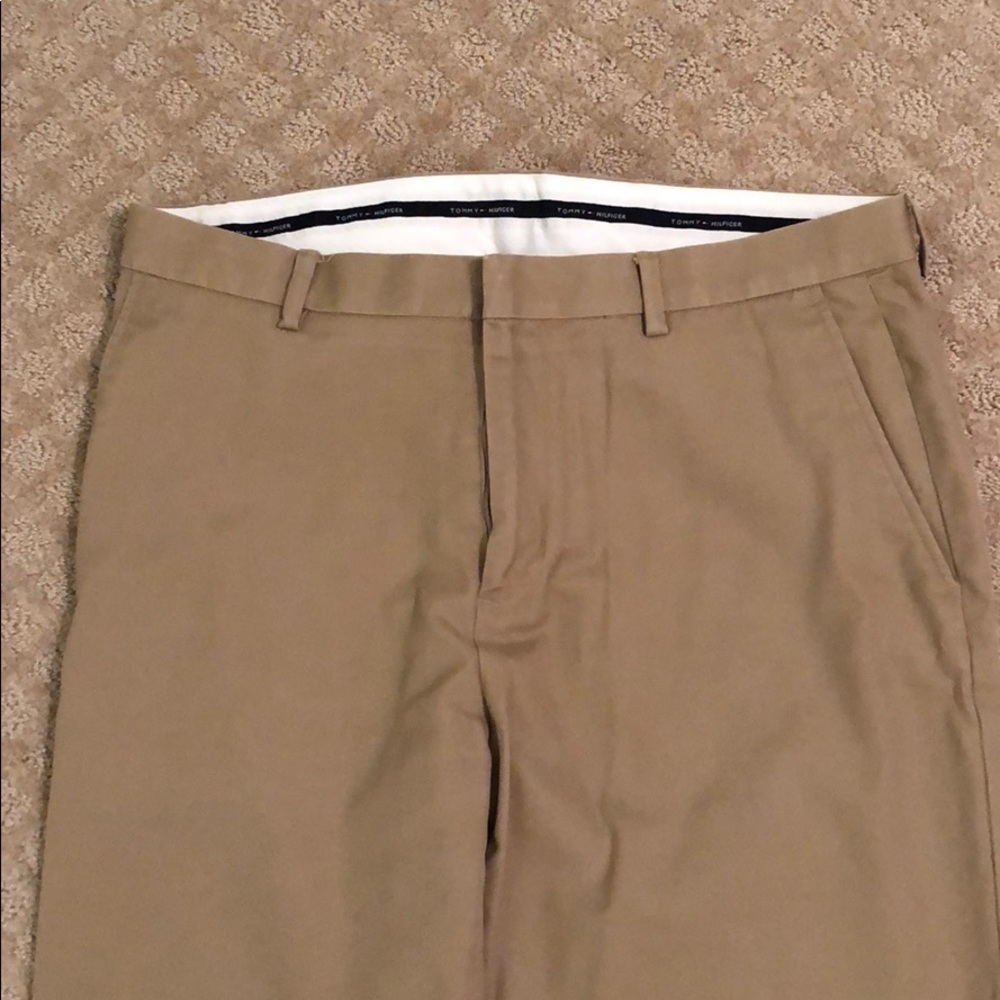 Like New Tommy Hilfiger Khaki Pants